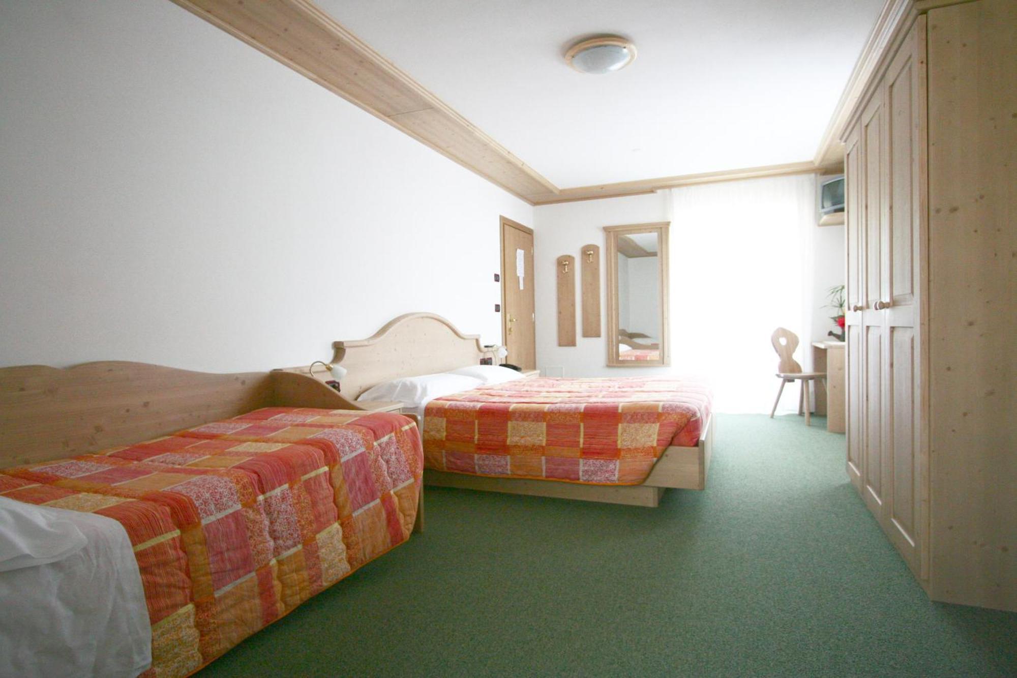 Hotel Cima Dodici วีโก ดี ฟาสซา ภายนอก รูปภาพ